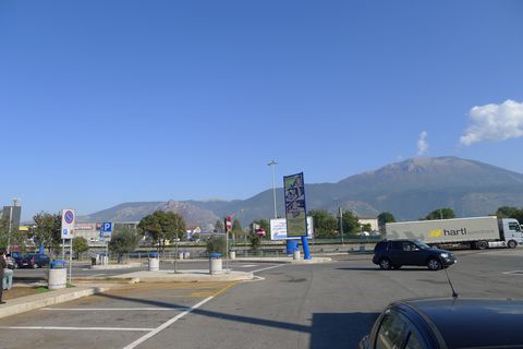 per-napoli-parcheggio-monte.jpg